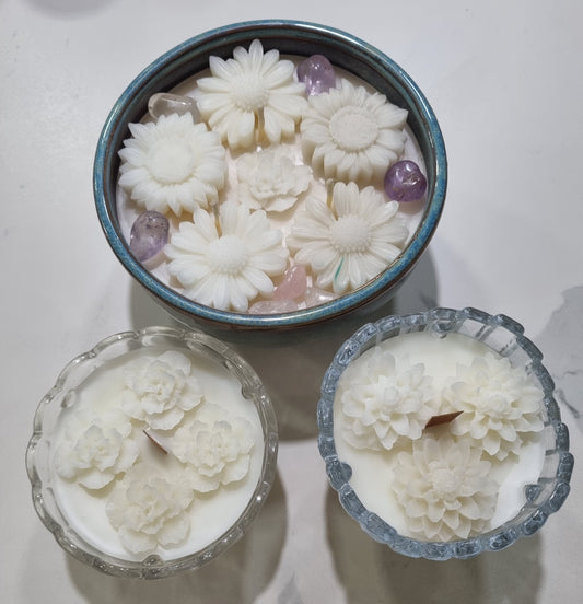 Vela Aromática em Ceramica ou Cachepot de vidro, premium, e com decoração Flores e Pedras